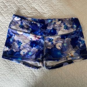 Fleo medium blue floral shorts mid-rise with 2.5” inseam